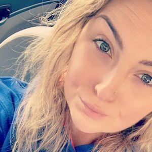 Meet your Posher, Caitlin